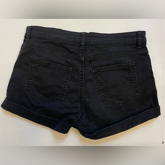 H&M black mini shorts 5 pocket zip fly cotton blend washed denim women’s size 4 - Picture 3 of 7
